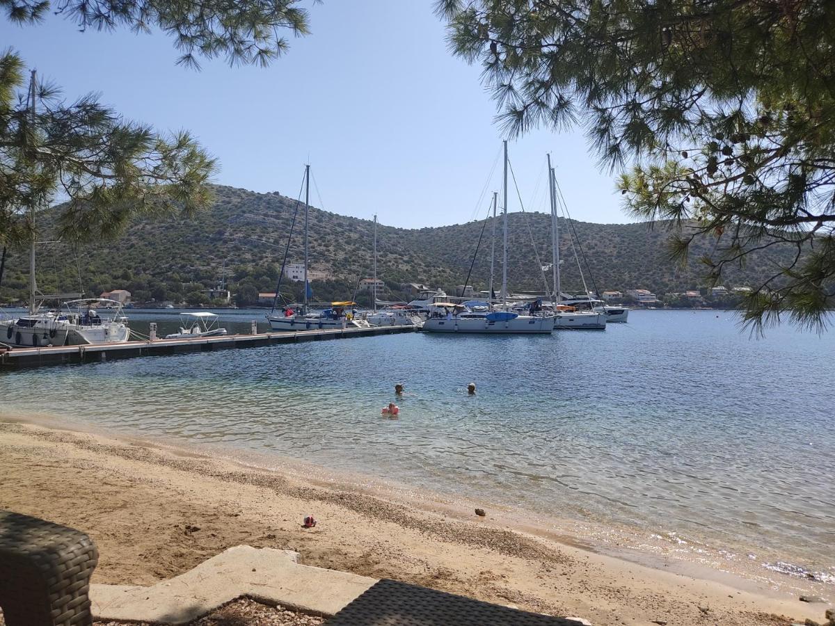 Apartman Portorus Lastovo Bagian luar foto